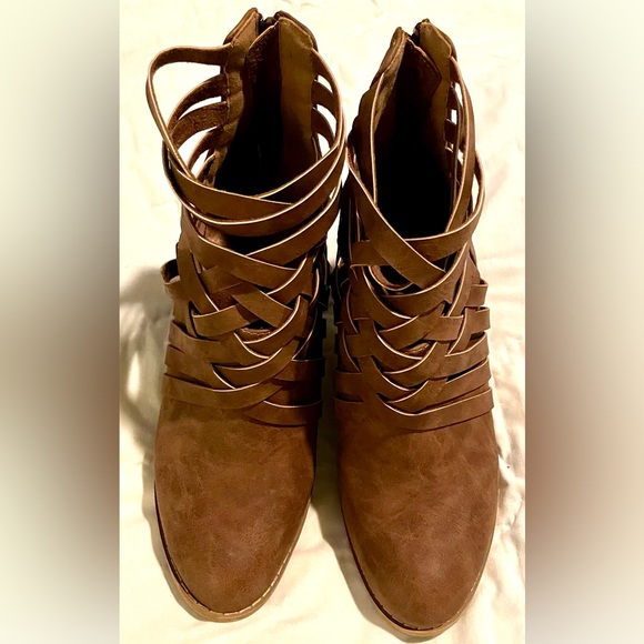 Mi.iM booties - Picture 2 of 3